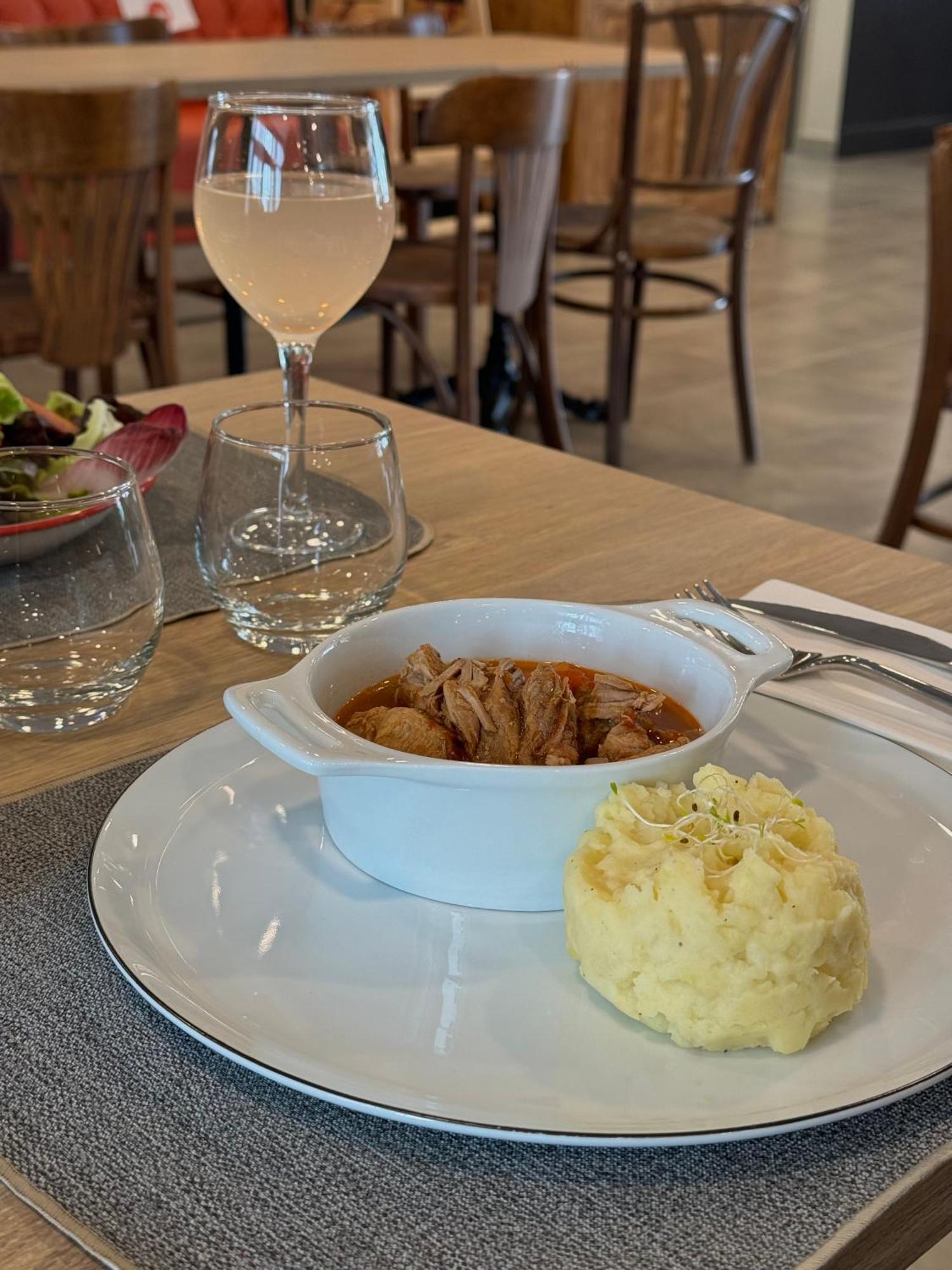 Beelodge Hotel Blois Centre Экстерьер фото